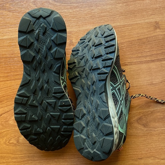 Asics WORN ONCE - Picture 4 of 7